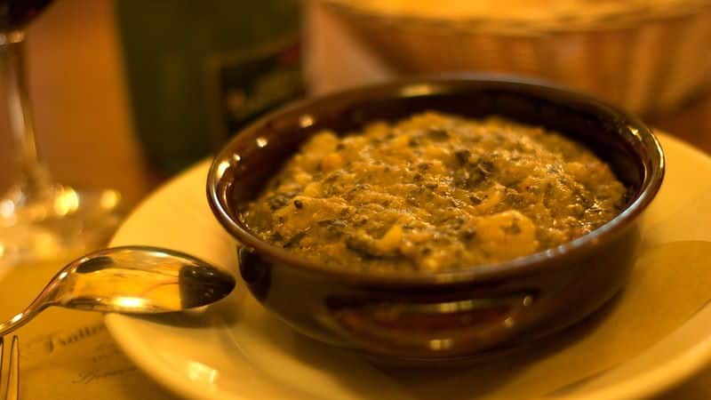 piatto di ribollita senese